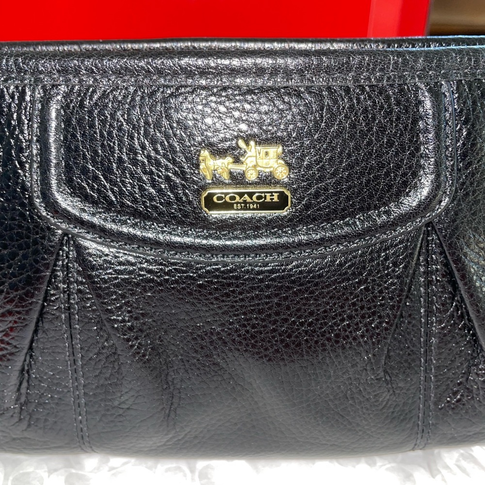 NWT COACH Leather Wristlet Bag Madison New with tags and box Gift Worthy - Picture 3 of 9